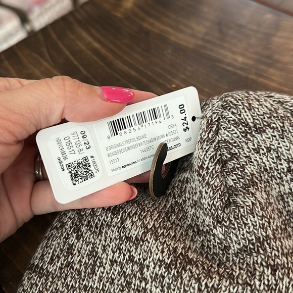 Adidas Beanie brown beige standard fit NWT - Picture 3 of 4